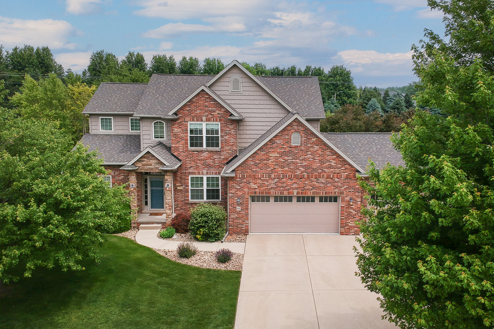 Property Photo: 69 Brookstone Circle IL 61704