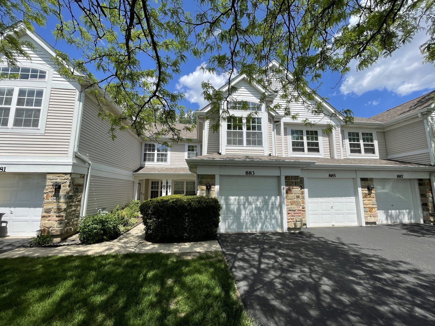 Property Photo:  883 Brompton Court  IL 60188 