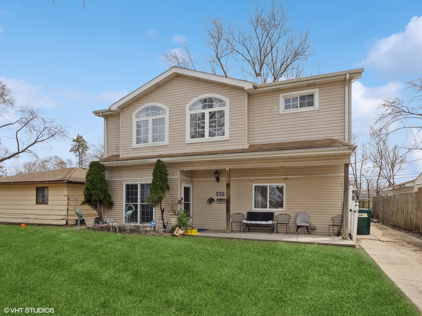 Property Photo: 665 Cindy Lane IL 60090