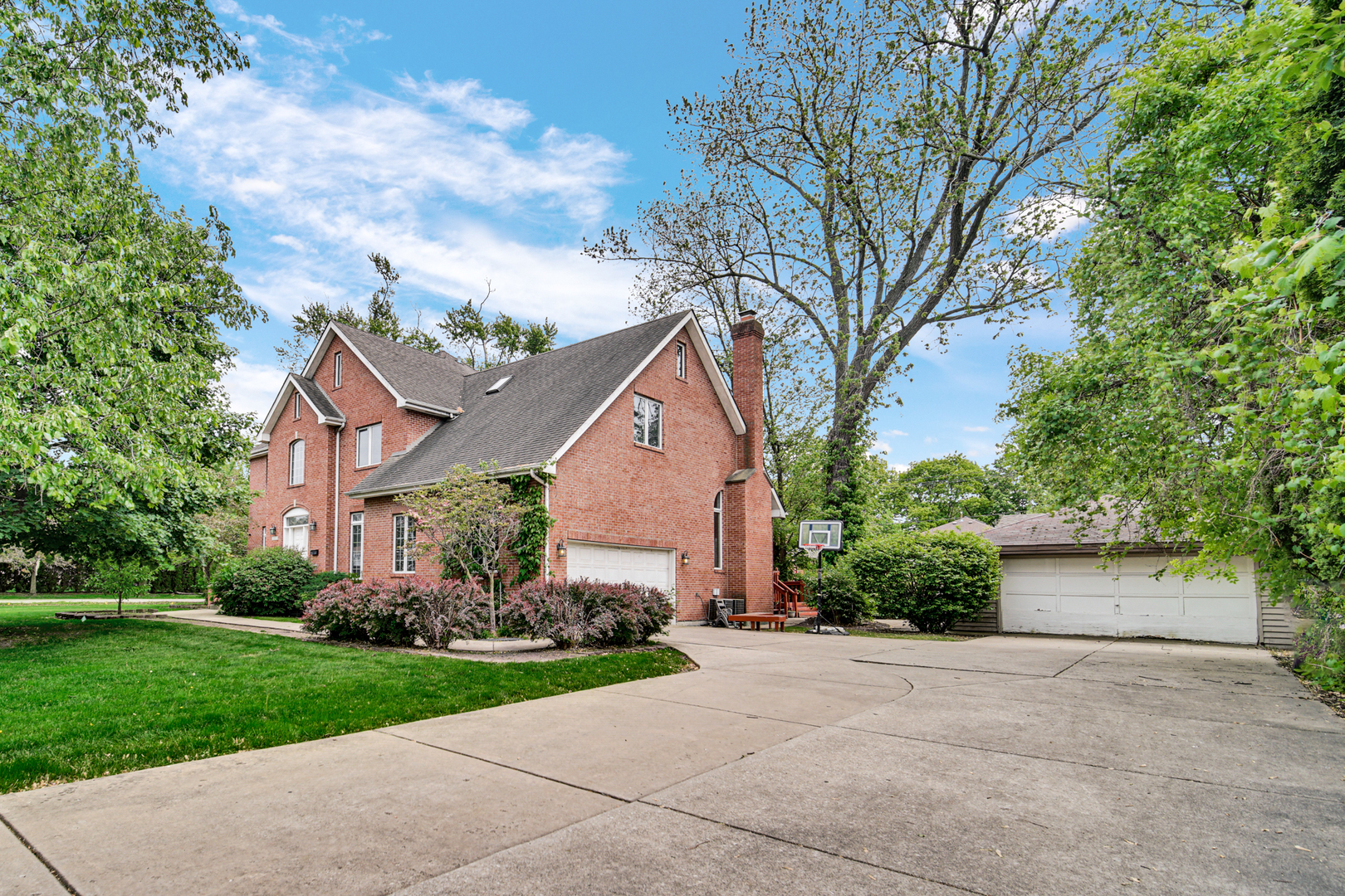 Property Photo: 2801 Mayfield Drive IL 60068