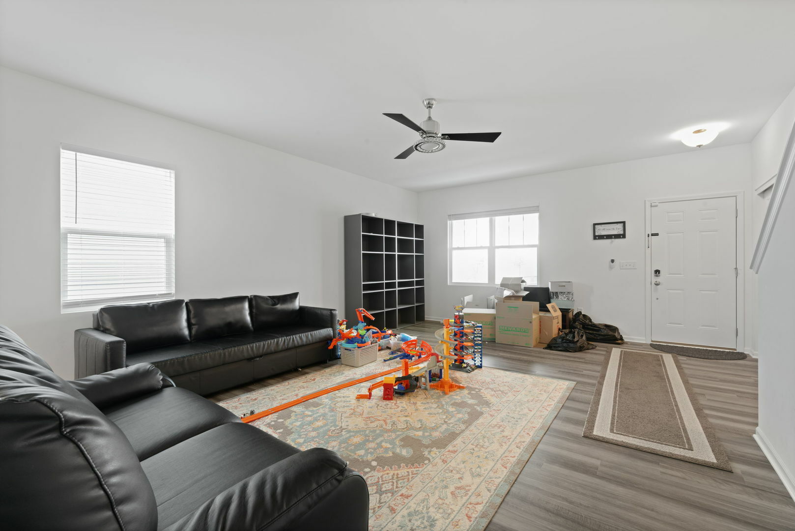 Property Photo:  404 Radcliff Lane  IL 60177 