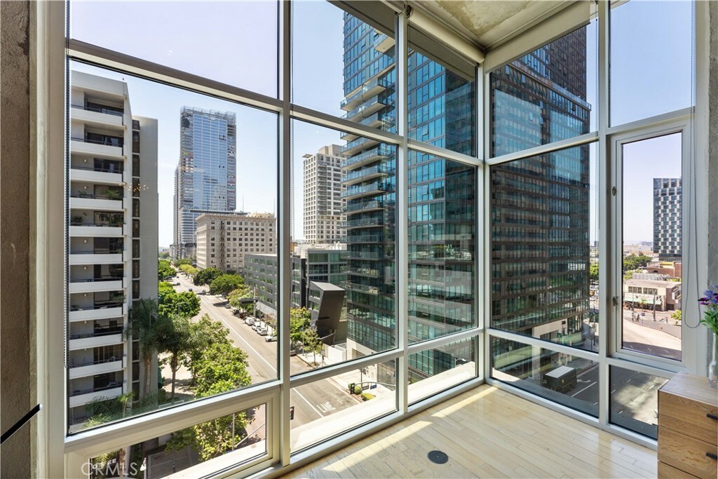 Property Photo:  645 W 9th Street 703  CA 90015 