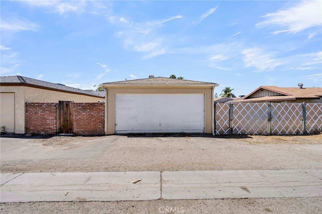 Property Photo: 340 Magnolia Circle CA 92543