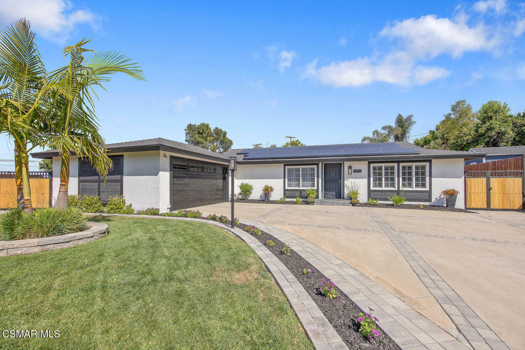 Property Photo: 1233 Calle Olmo CA 91360