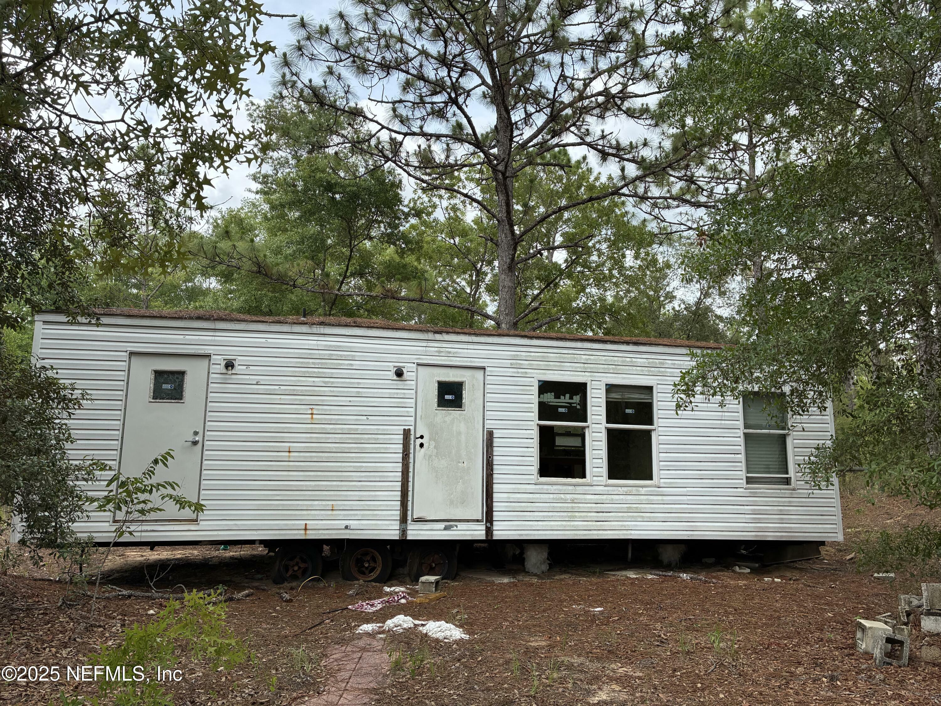 Property Photo: 216 Rose Street FL 32148
