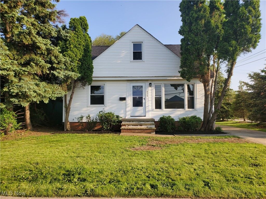 Property Photo: 7007 Biddulph Road OH 44144