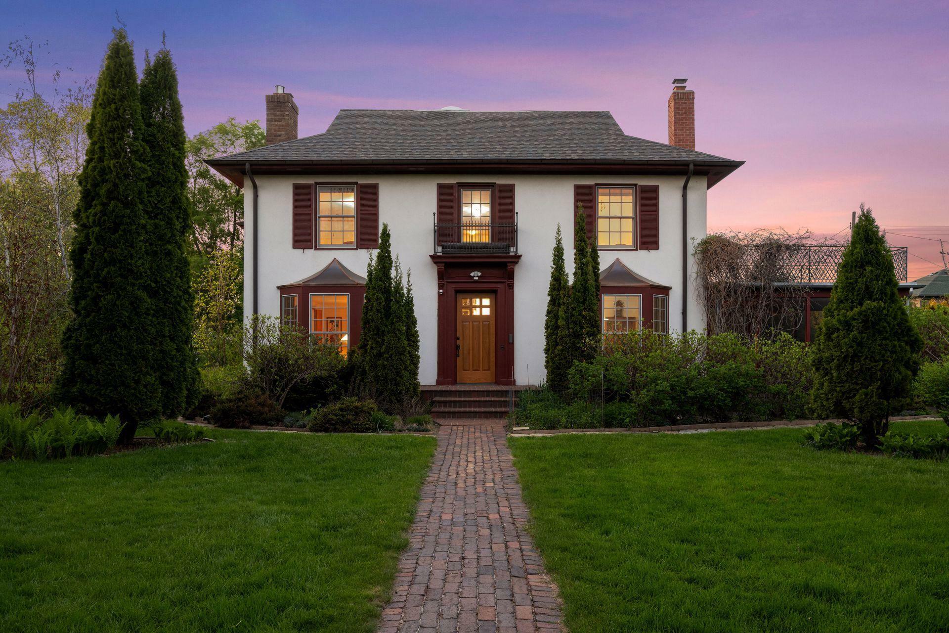 Property Photo: 2924 Farwell Avenue MN 55411