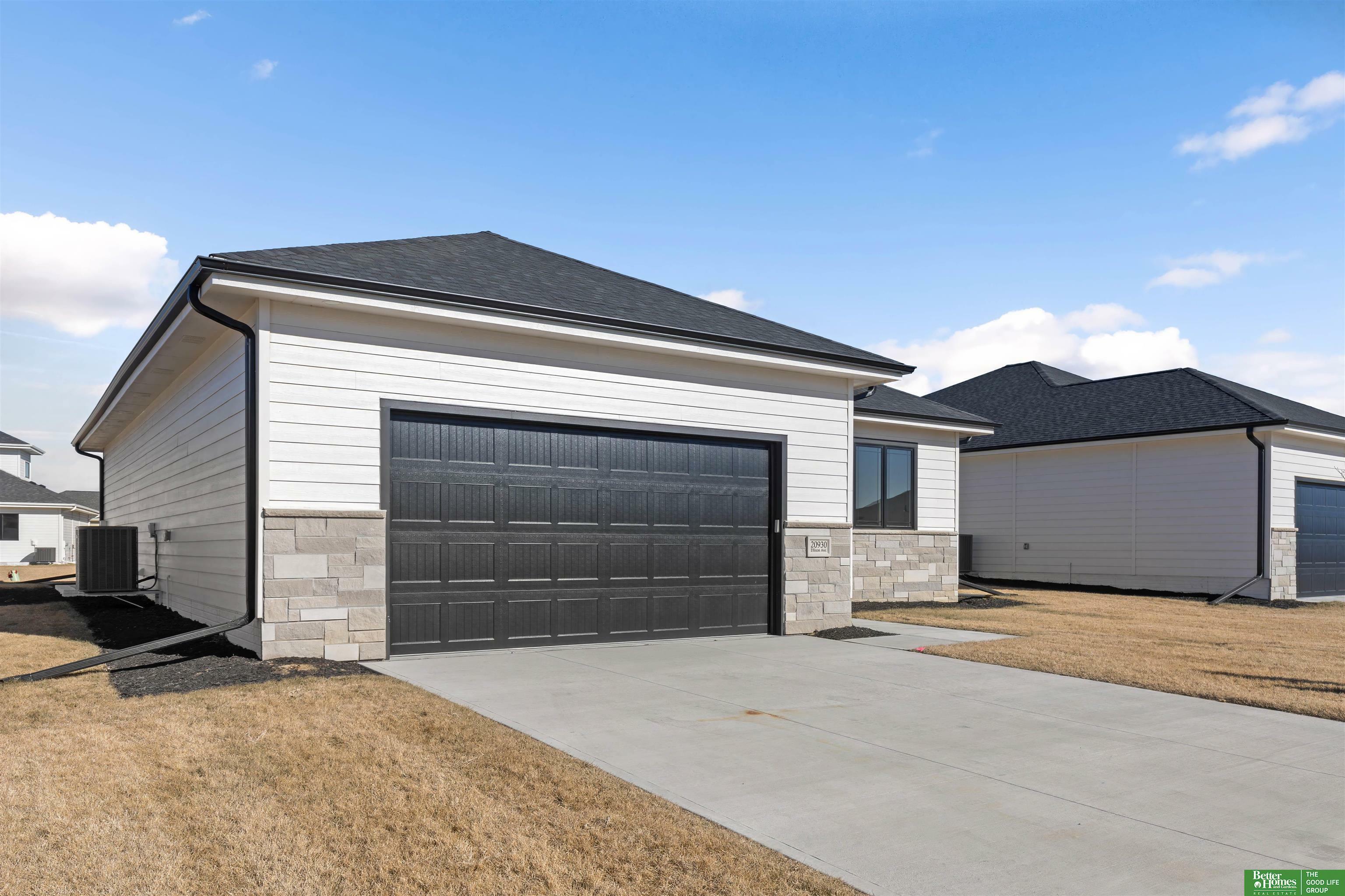 Property Photo: 20938 Ellison Avenue NE 68022