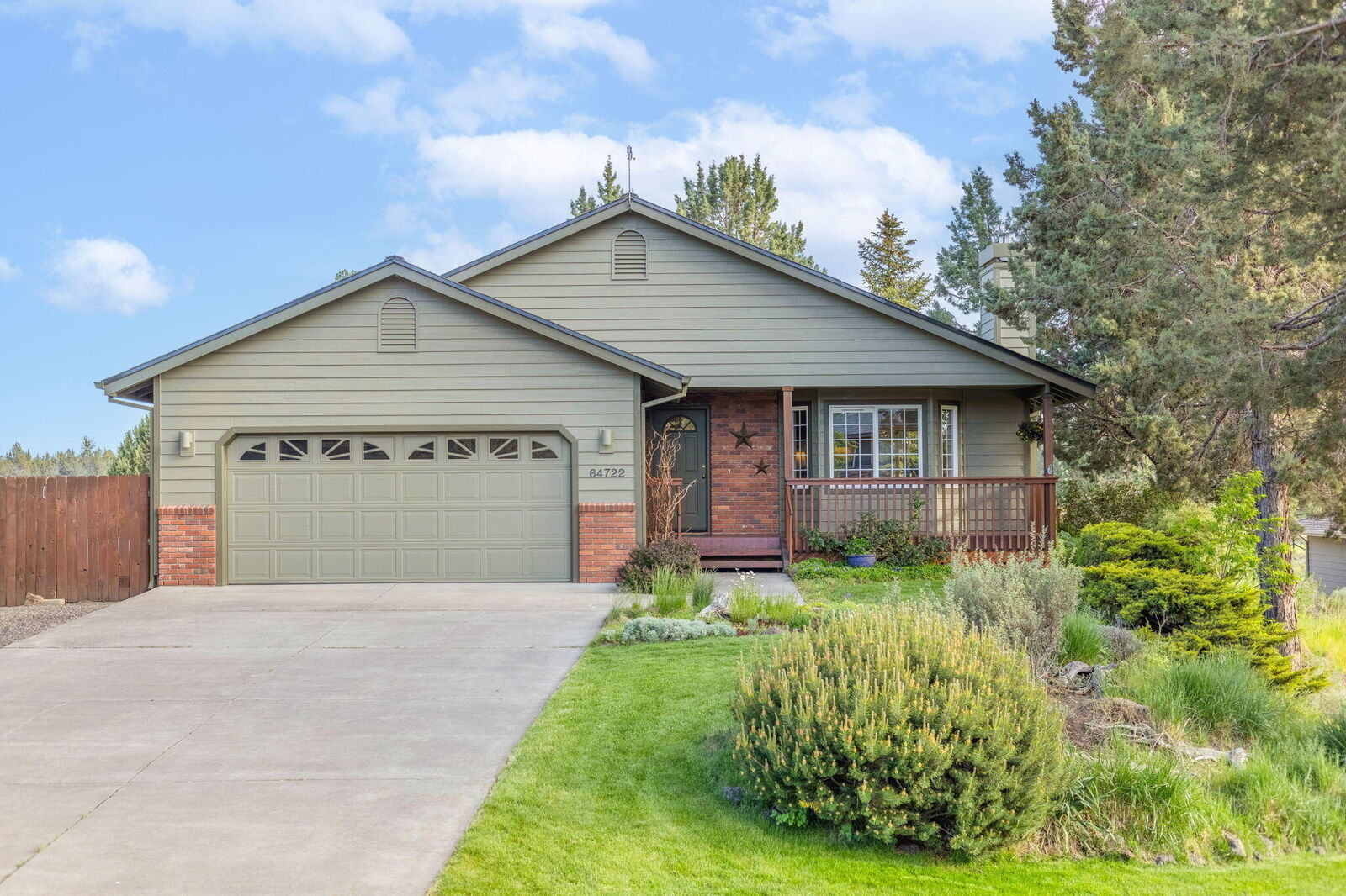Property Photo:  64722 Starwood Drive  OR 97703 