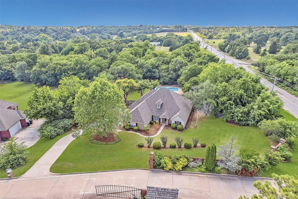 Property Photo: 3001 Wakefield Lane OK 73020