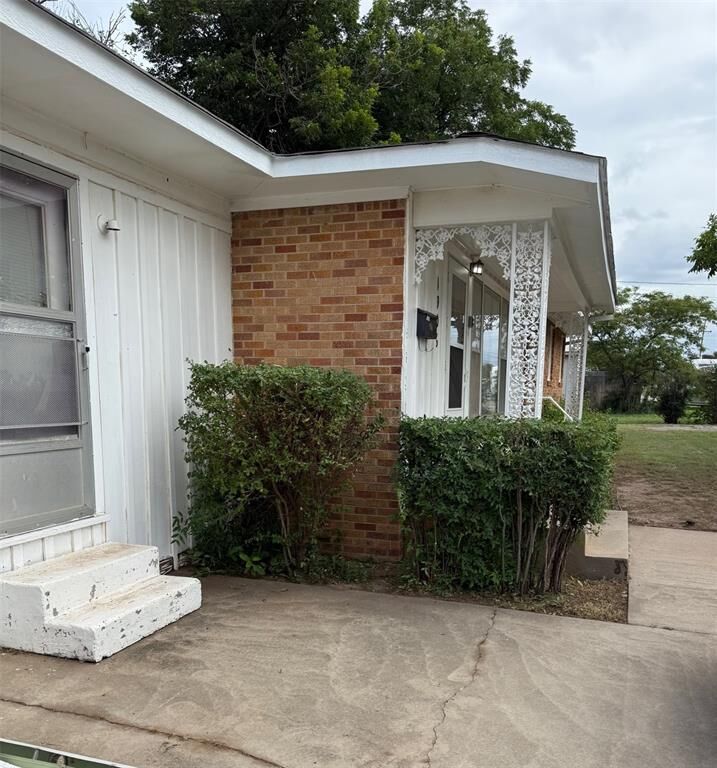 Property Photo:  1906 N Pennsylvania Avenue  OK 73554 