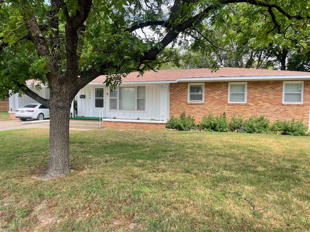 Property Photo: 1906 N Penn Avenue OK 73554