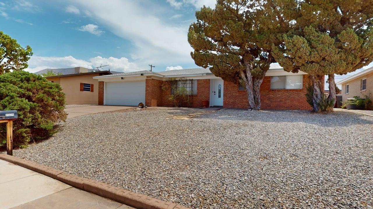 Property Photo:  2324 Apache Ln  NM 88310 