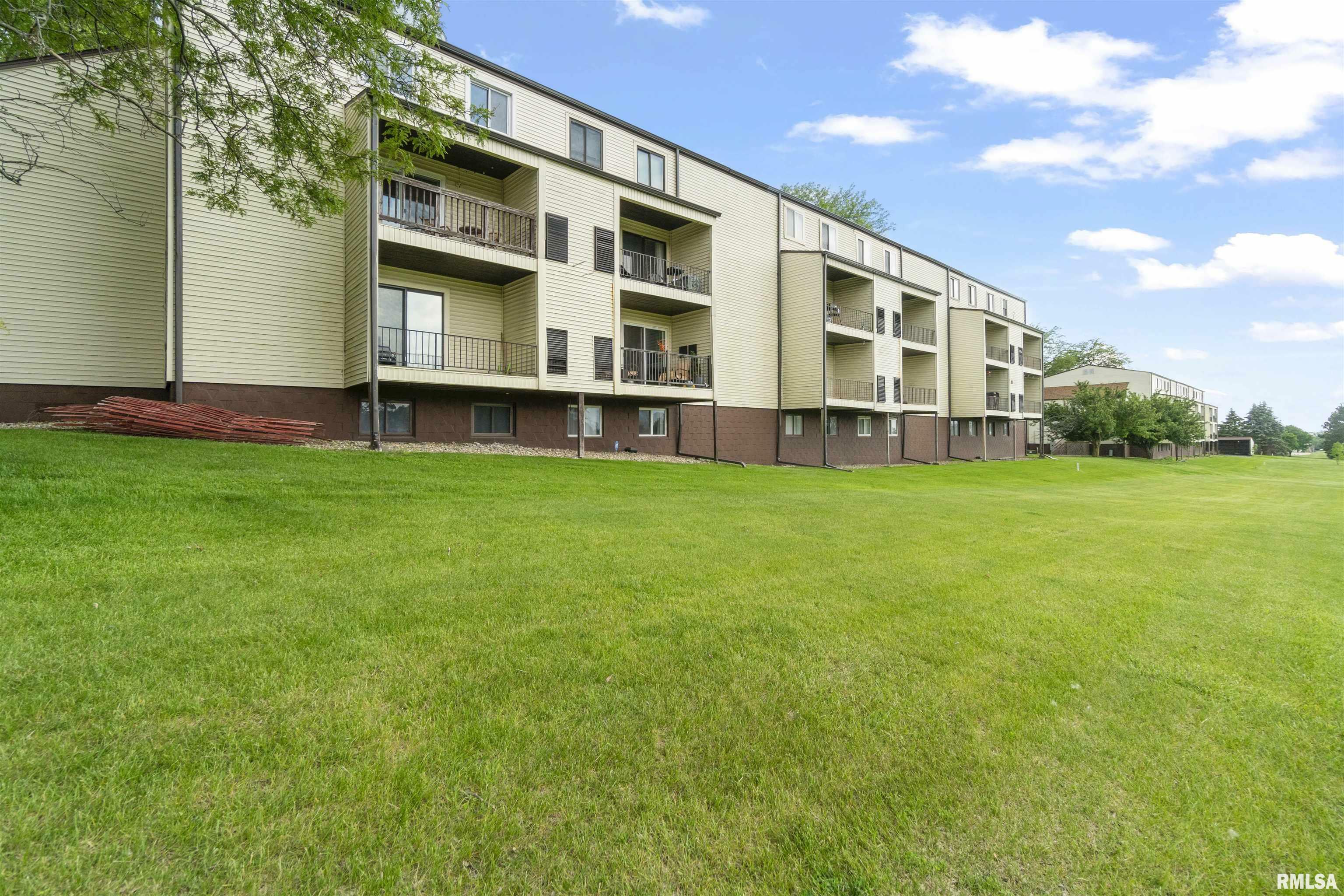 Property Photo: 3119 W Willow Knolls Road 36B IL 61614