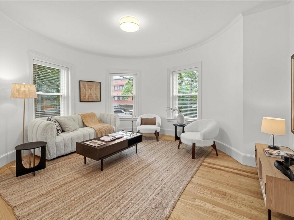 Property Photo: 1 Auburn Ct 1 MA 02446