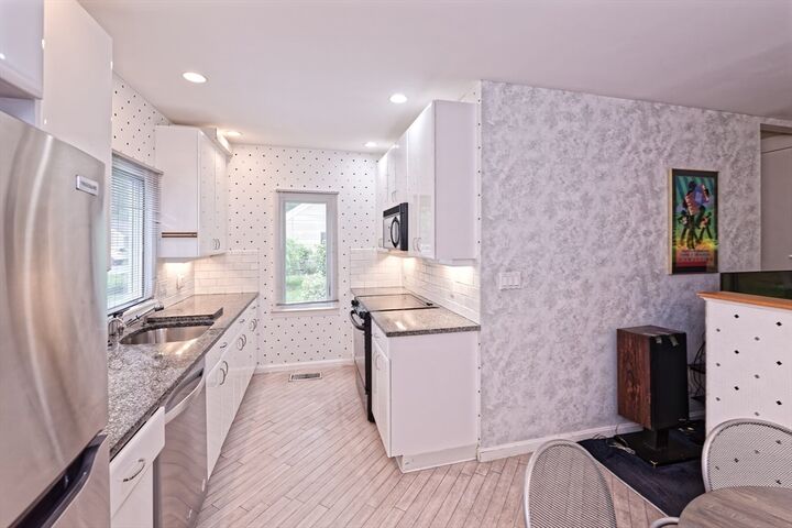 Property Photo: 1 Astra 1 MA 01778