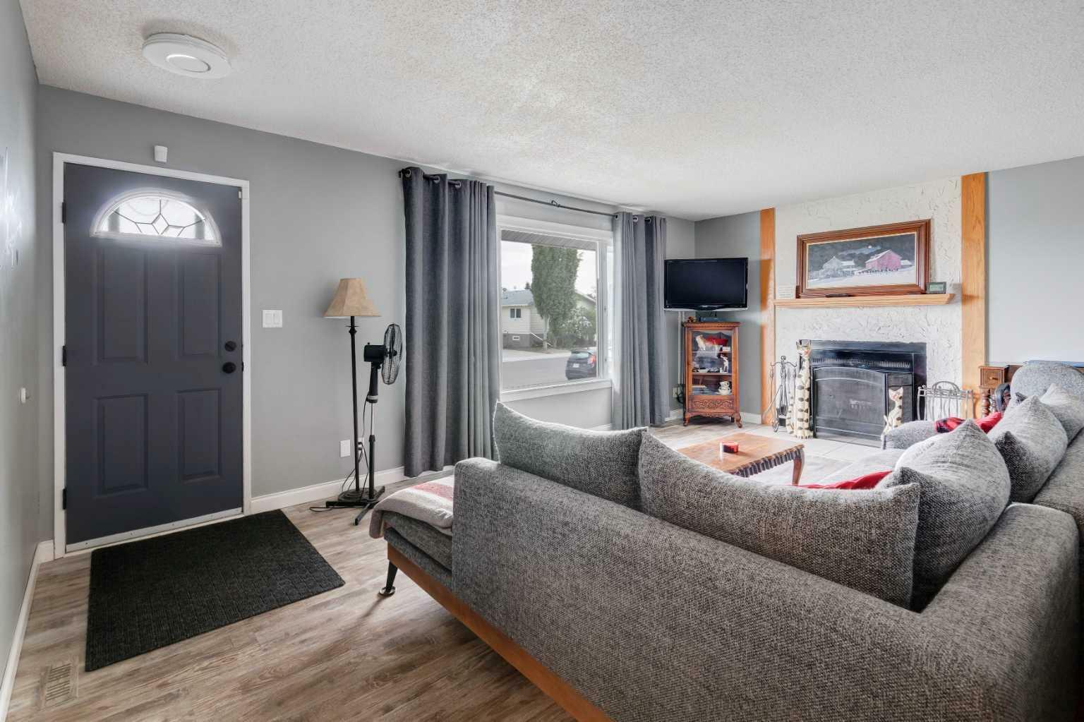 Property Photo: 829 Prospect Avenue AB T0M 0A0