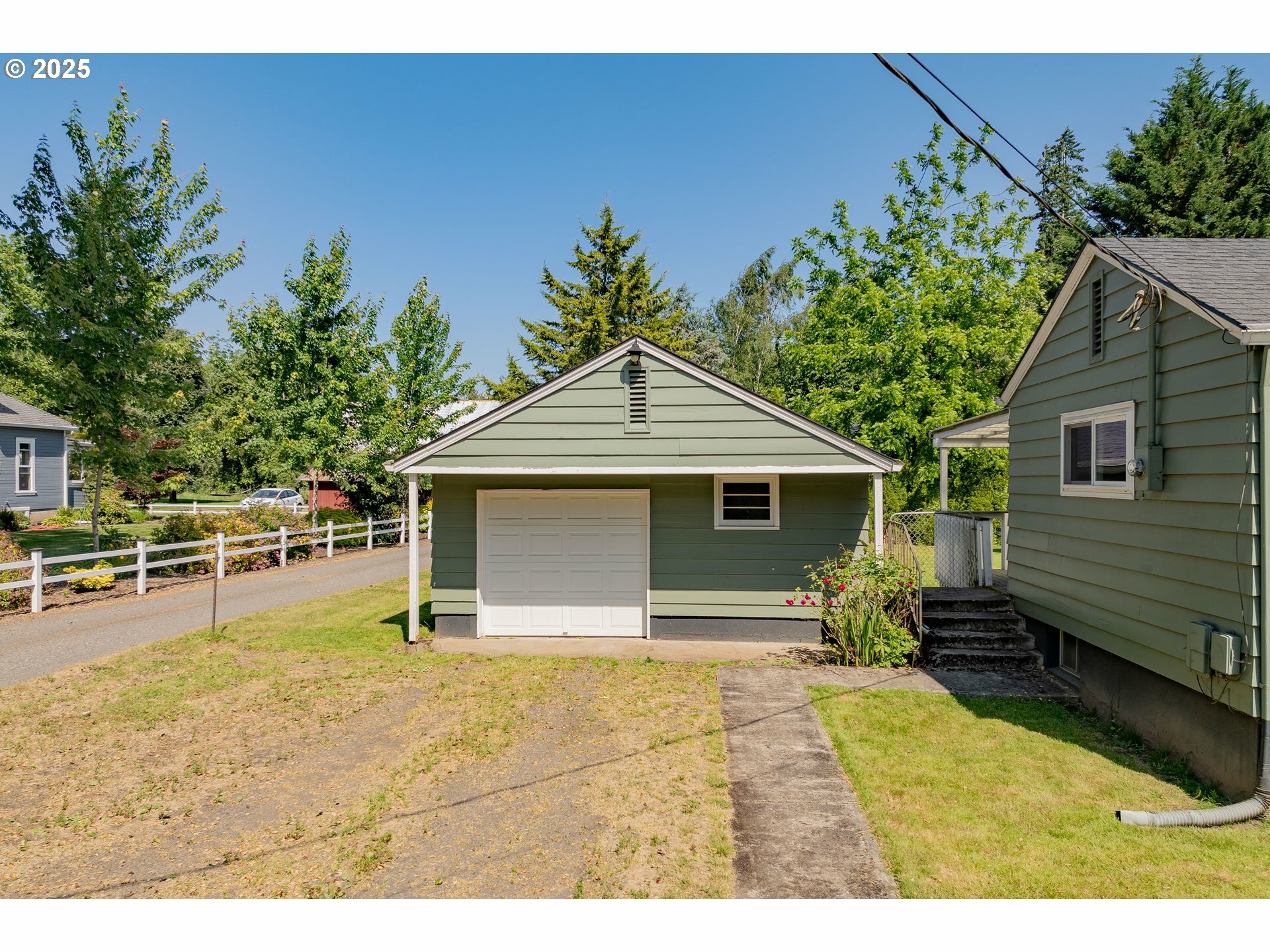 Property Photo: 710 N Main Ave WA 98642