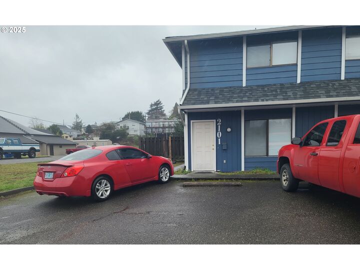 Property Photo:  2109 Harrison St  OR 97459 