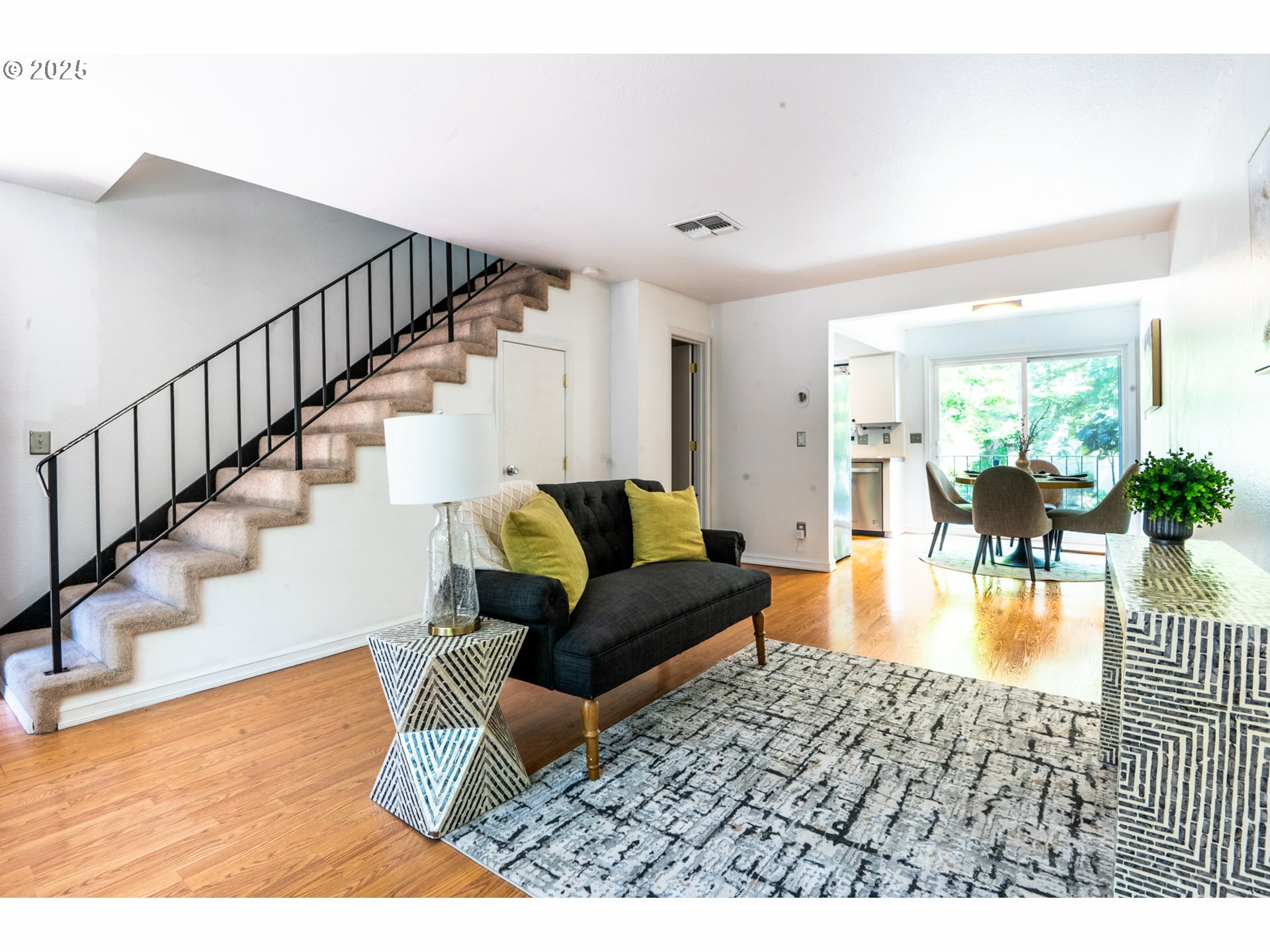Property Photo:  1827 NE Multnomah St  OR 97232 