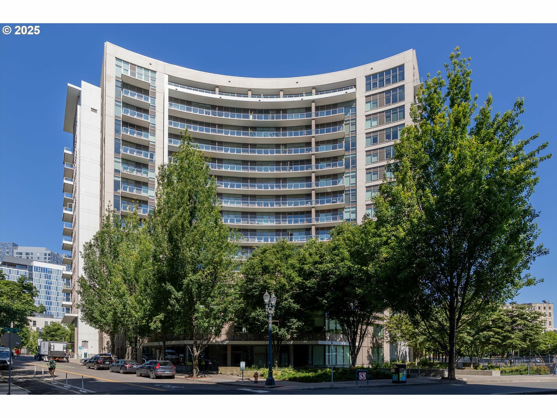 Property Photo: 949 NW Overton St 1007 OR 97209