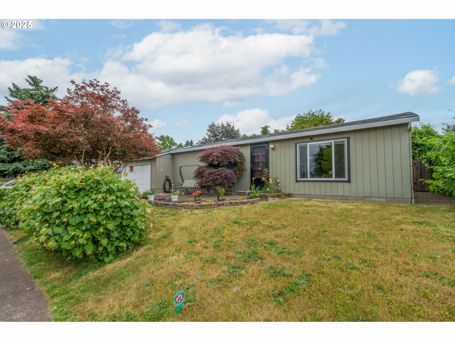 Property Photo: 1652 SE Duke Dr OR 97123