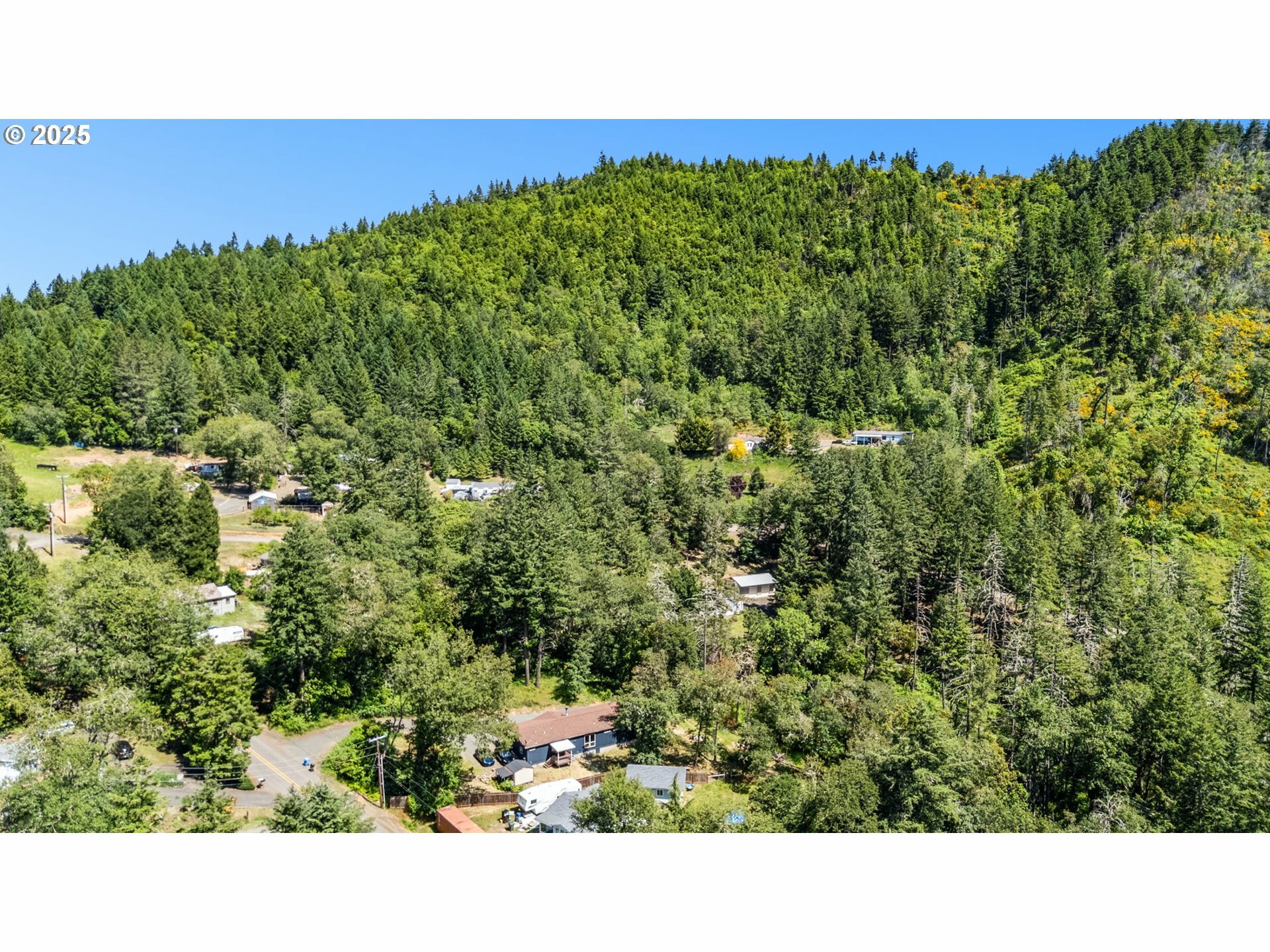 Property Photo: 700 Union Gap Loop Rd OR 97462