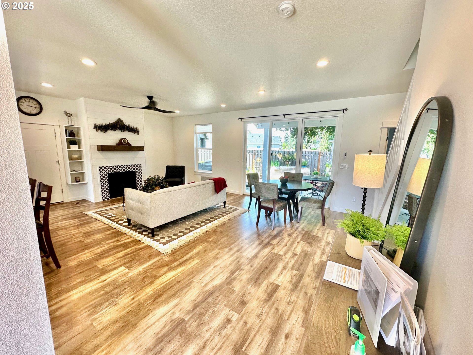 Property Photo: 1046 SE Olive Way OR 97023