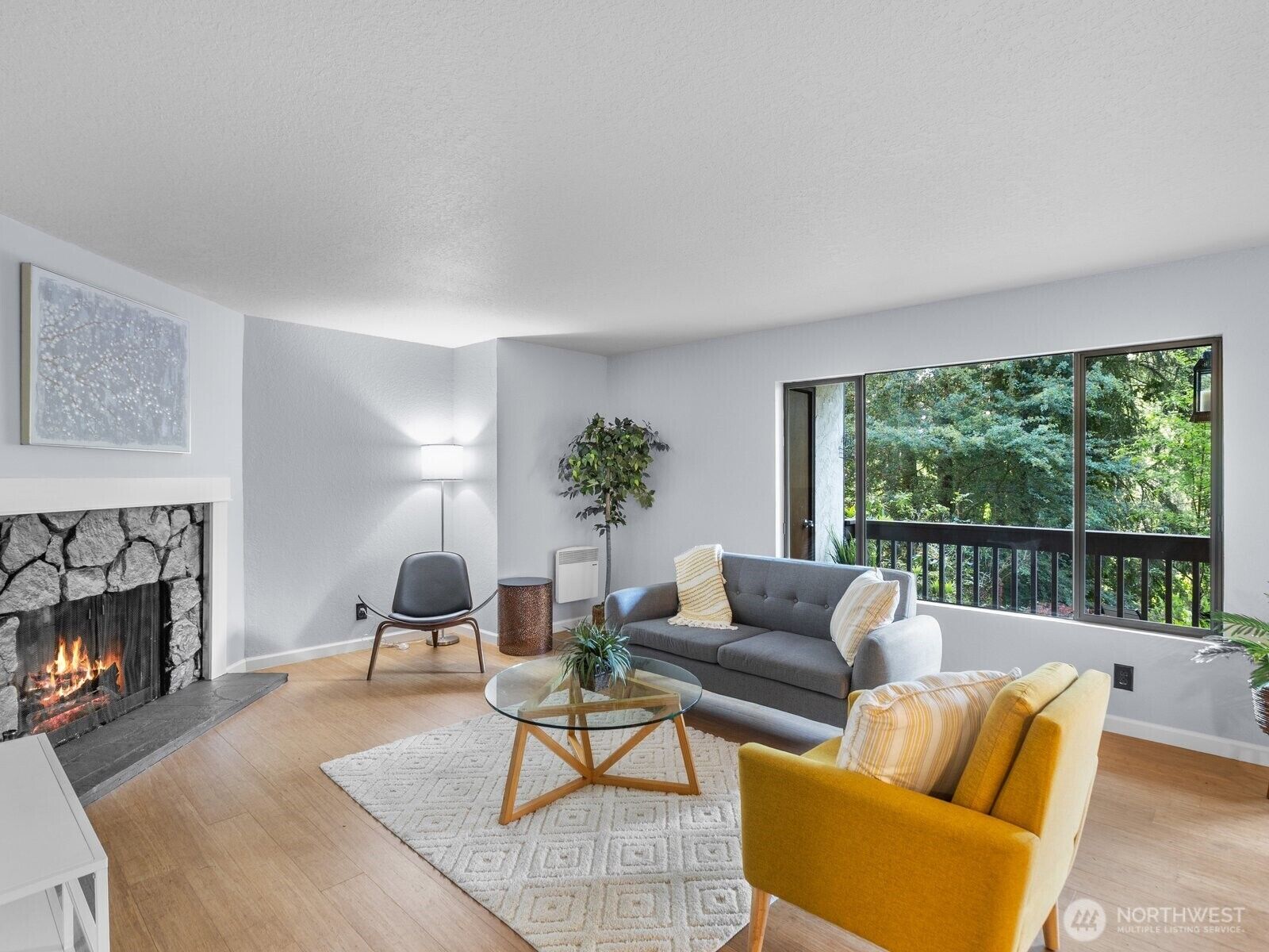 Property Photo:  18210  15th Avenue NE 101  WA 98155 
