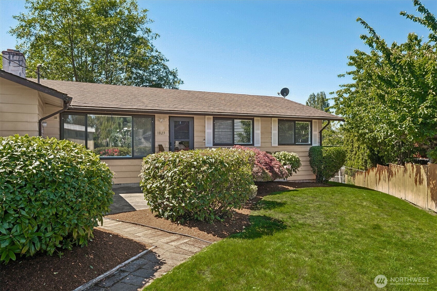 Property Photo:  1823 S 244th Place  WA 98198 