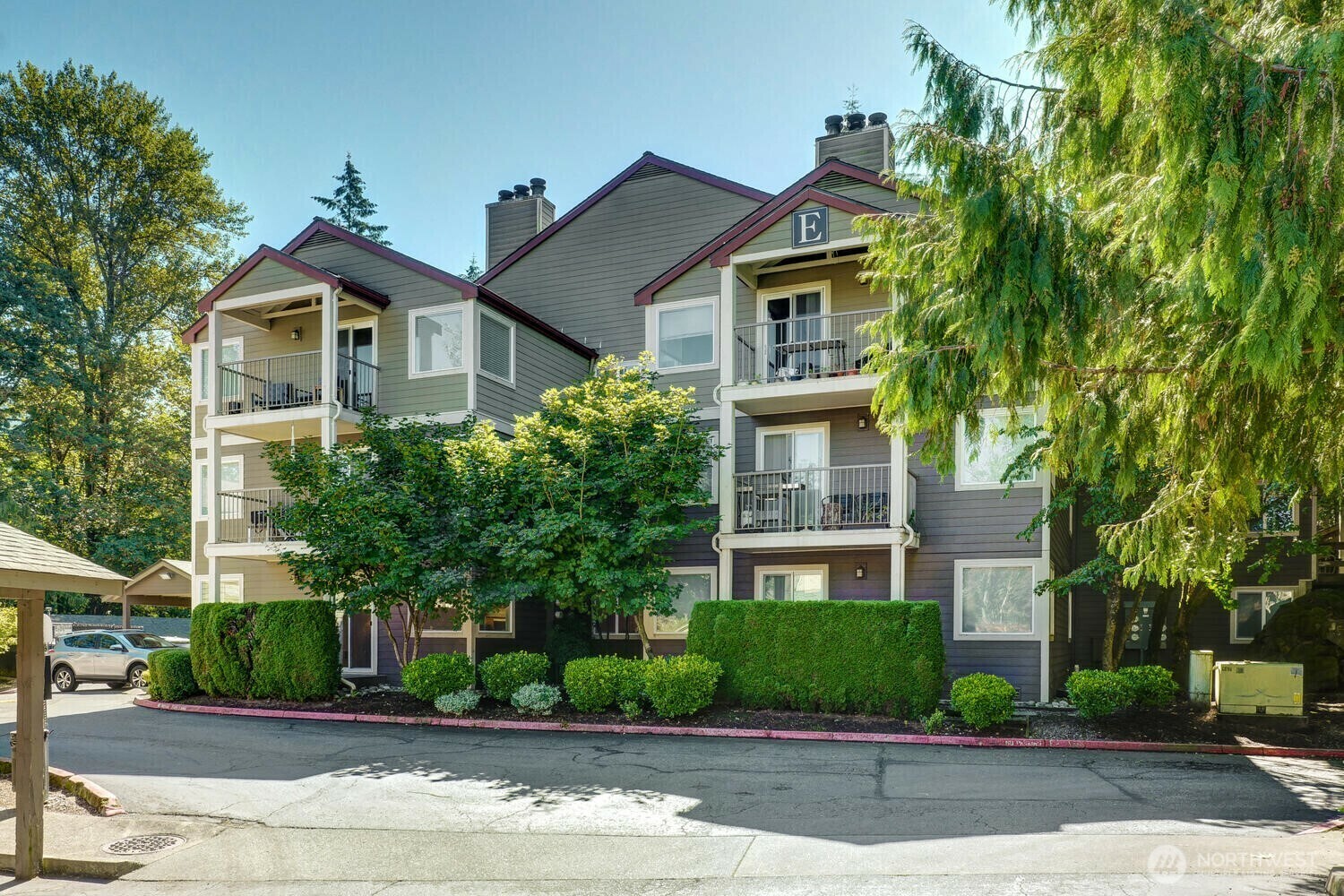 Property Photo: 700 Front Street S E103 WA 98027