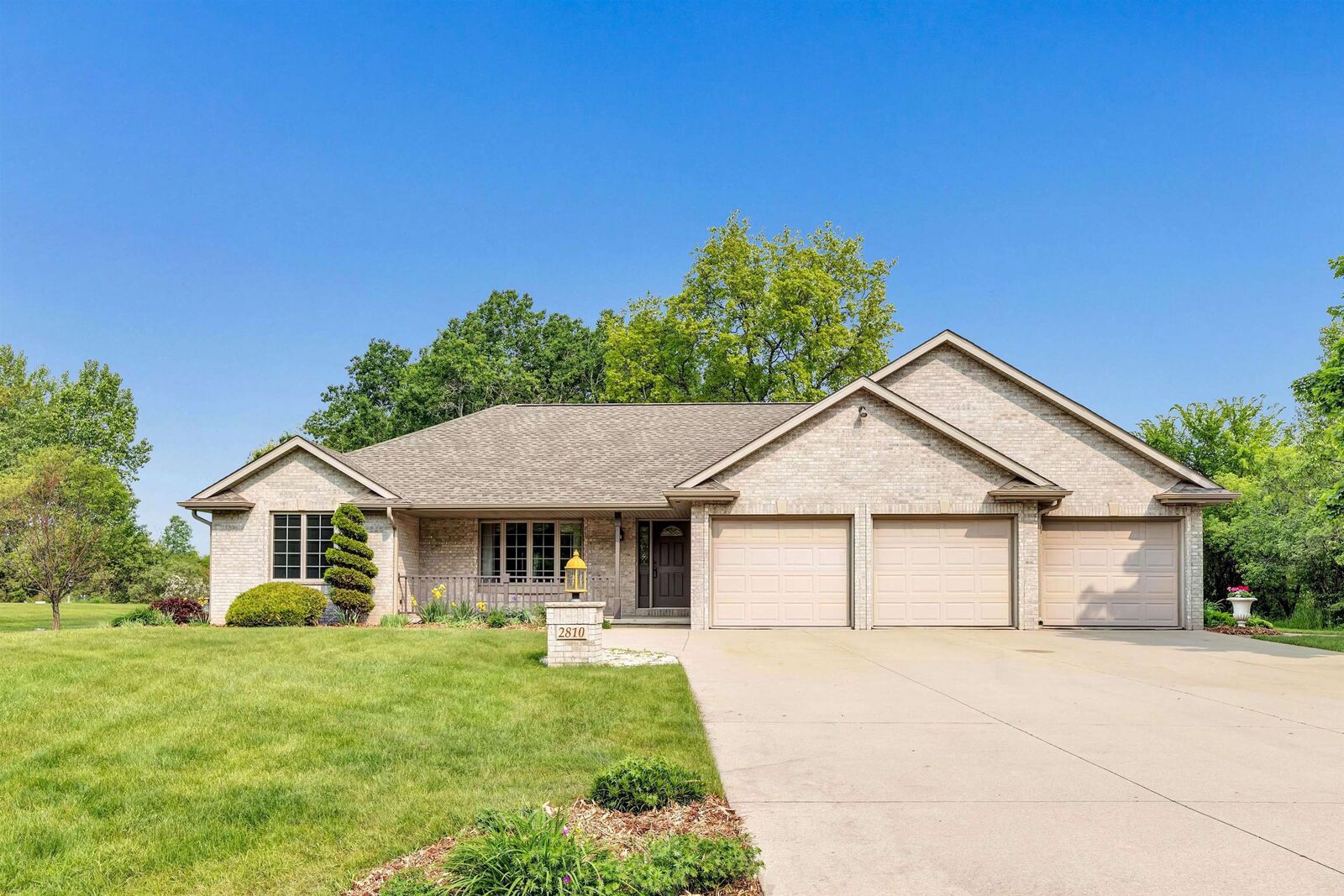 Property Photo: 2810 N Whistling Wind Drive WI 54115
