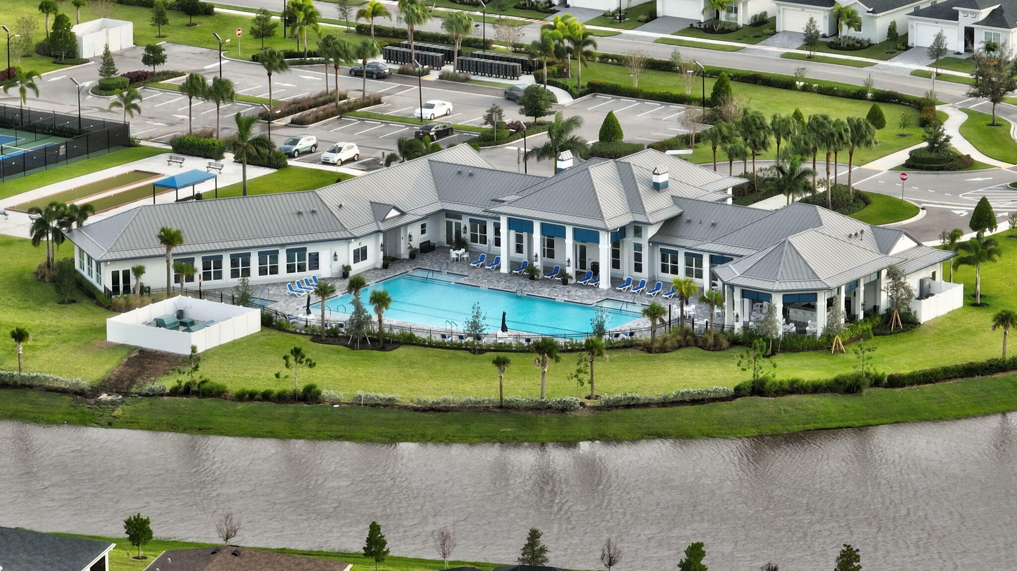 Property Photo: 399 SE Mulberry Way FL 34984