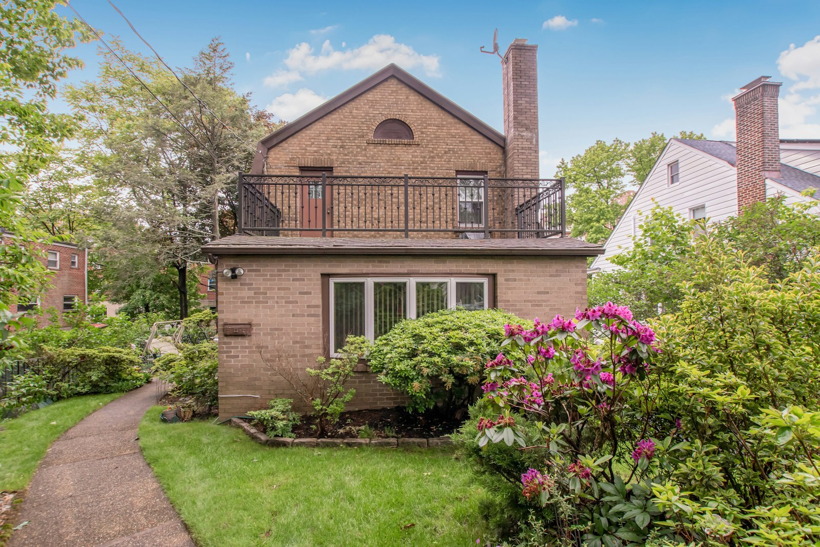 Property Photo: 5611 Delafield Avenue NY 10471