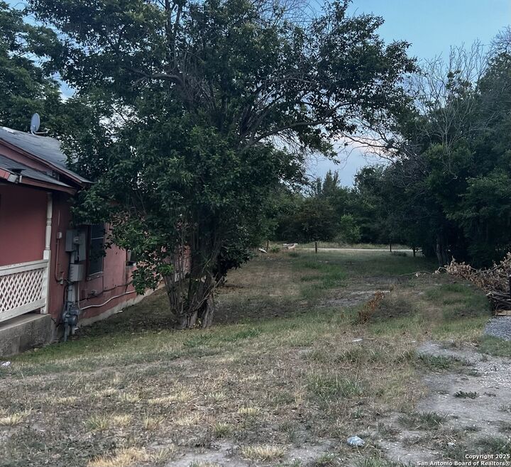 Property Photo:  220 W Mitchell  TX 78204 