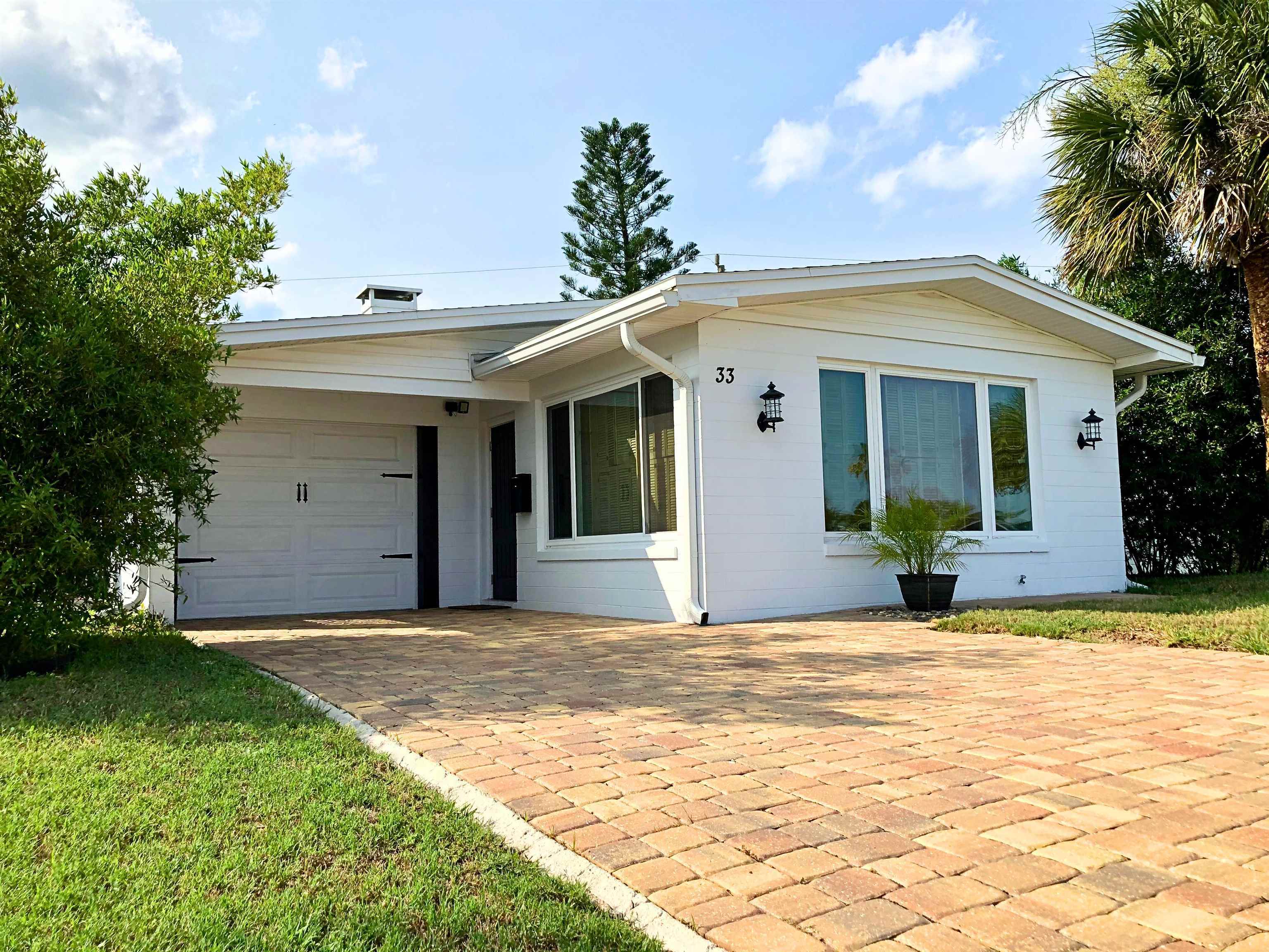 Property Photo: 33 Camellia Drive FL 32176