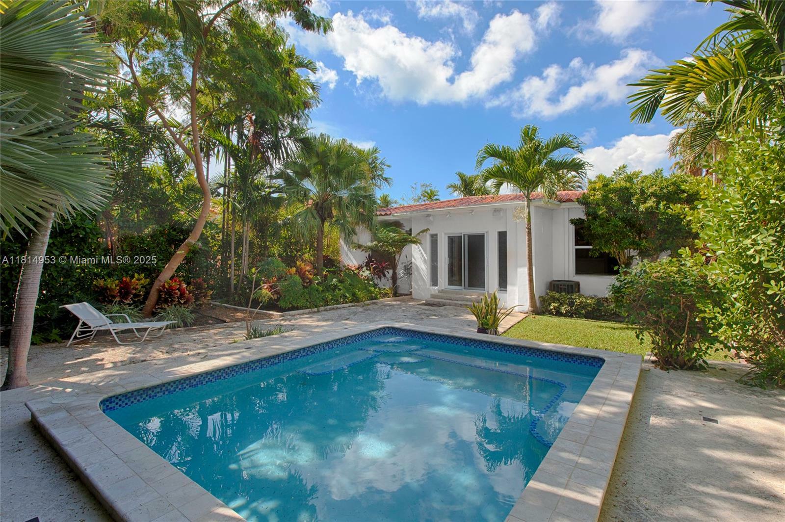 Property Photo:  