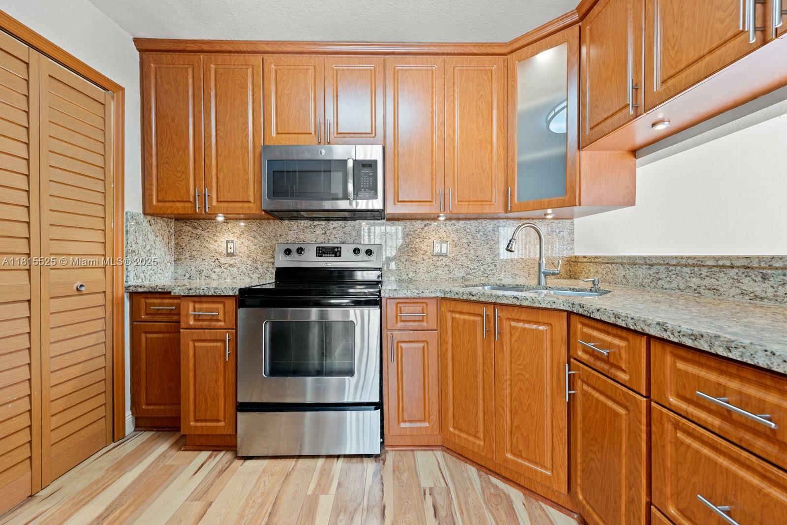 20155 E Oakmont Cir  Hialeah FL 33015 photo