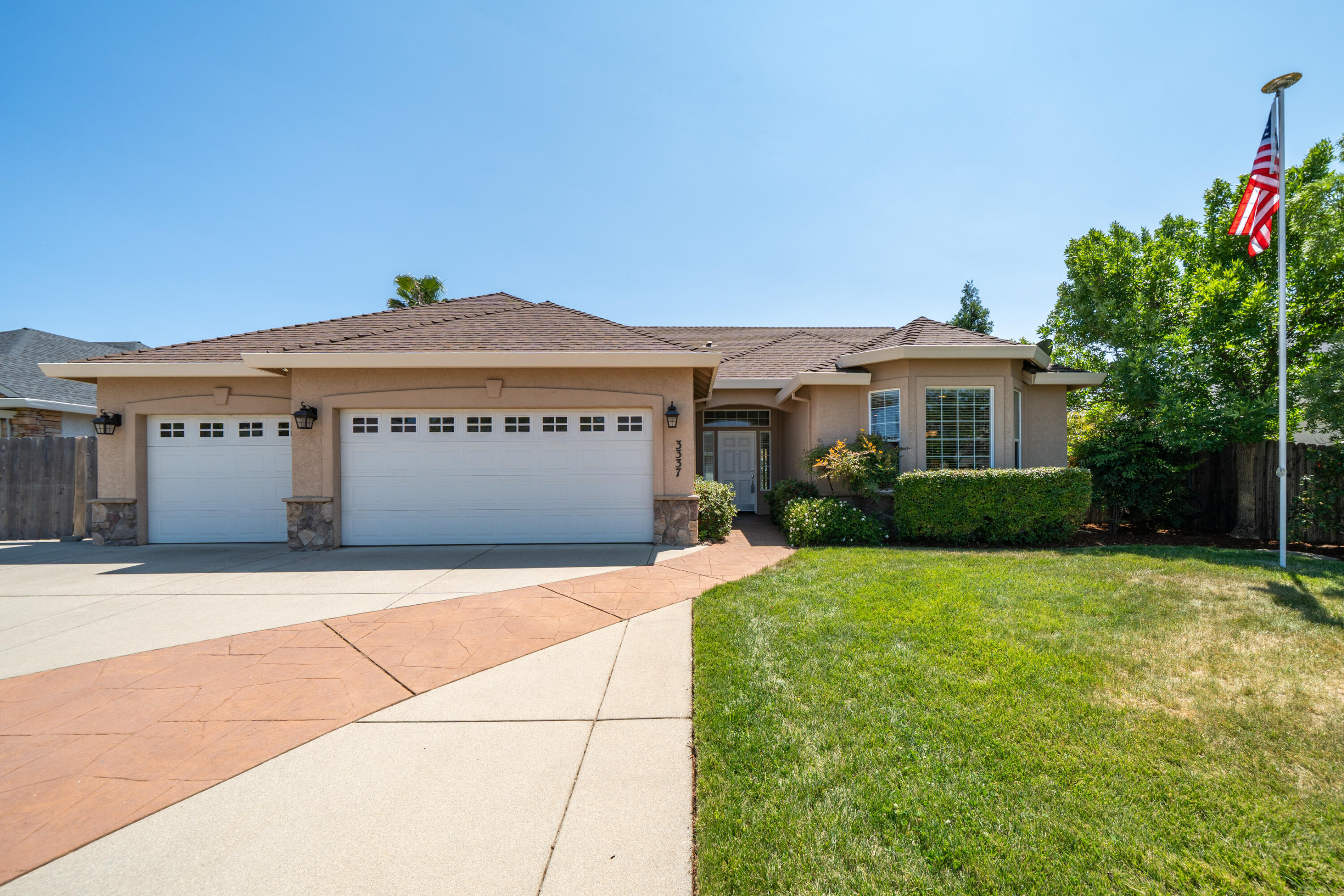 Property Photo: 3337 Old Lantern Drive CA 96003