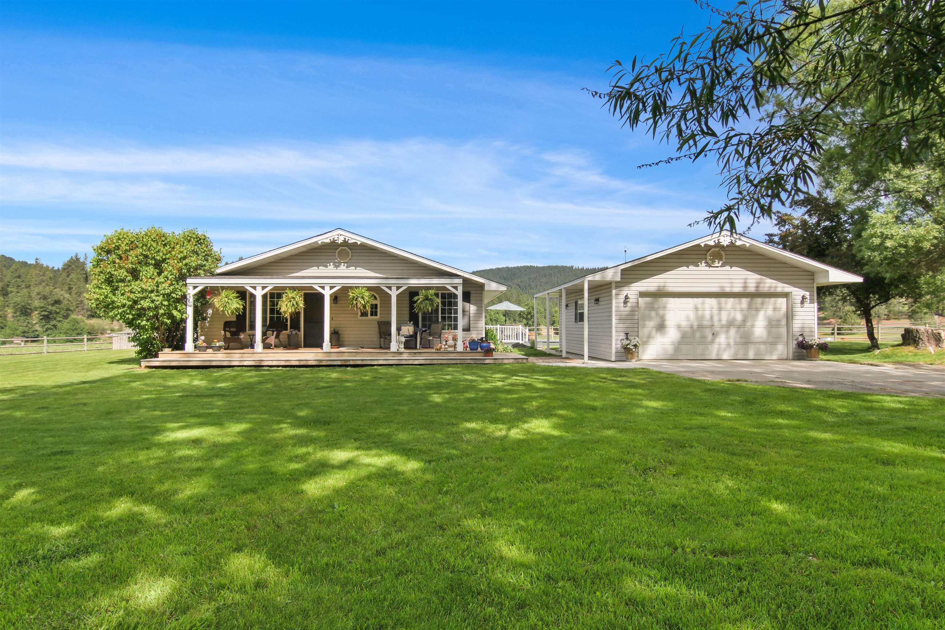 Property Photo: 20201 E Lincoln Rd WA 99027