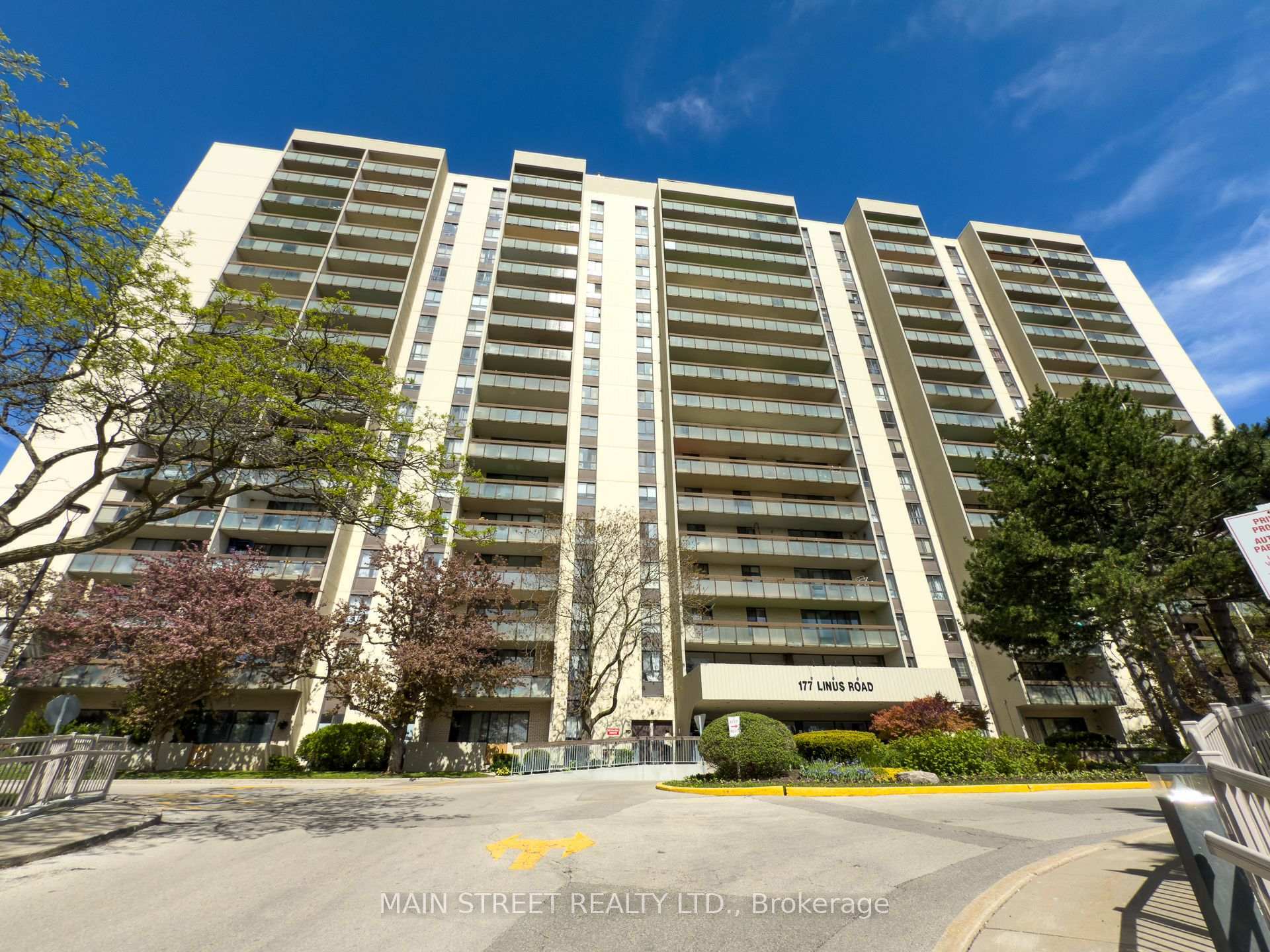 Photo de la propriété:  177 Linus Road Ph15  ON M2J 4S5 