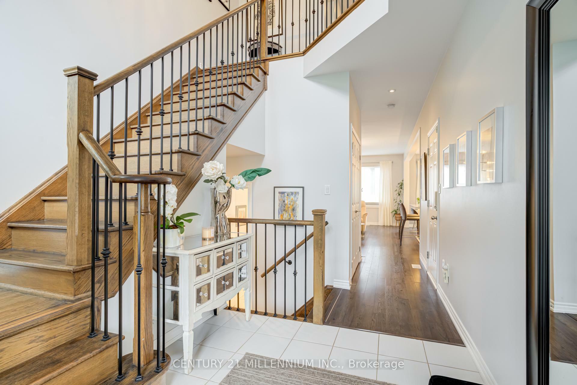 Property Photo: 100 Kempenfelt Trail ON L7A 0A7