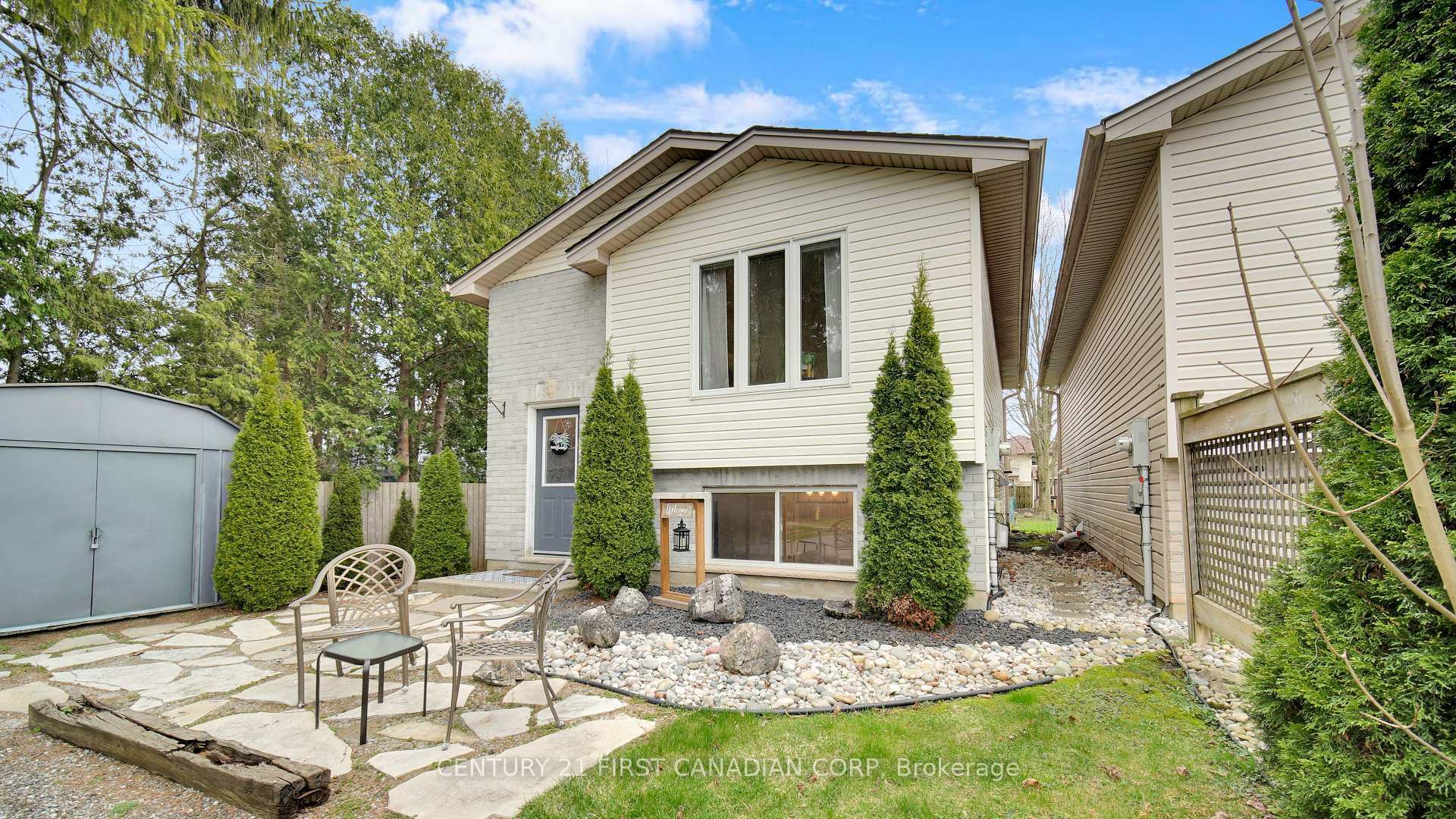 Photo de la propriété: 126 Scott Street E ON N7G 1K2
