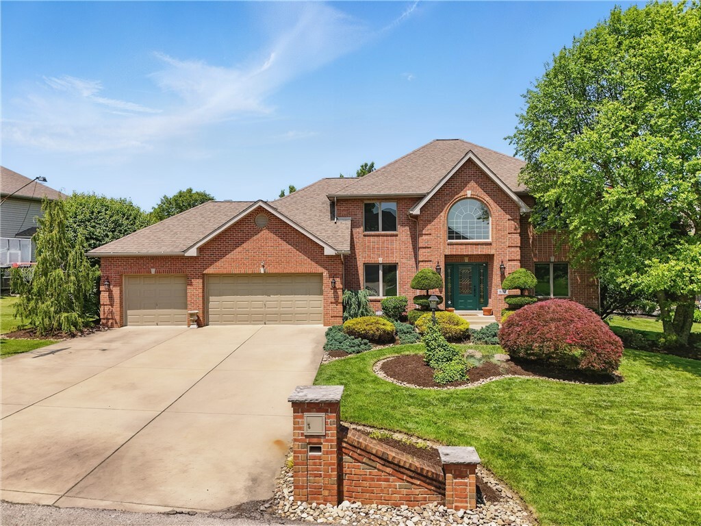 Property Photo:  807 Rembrandt Cir  PA 15642 