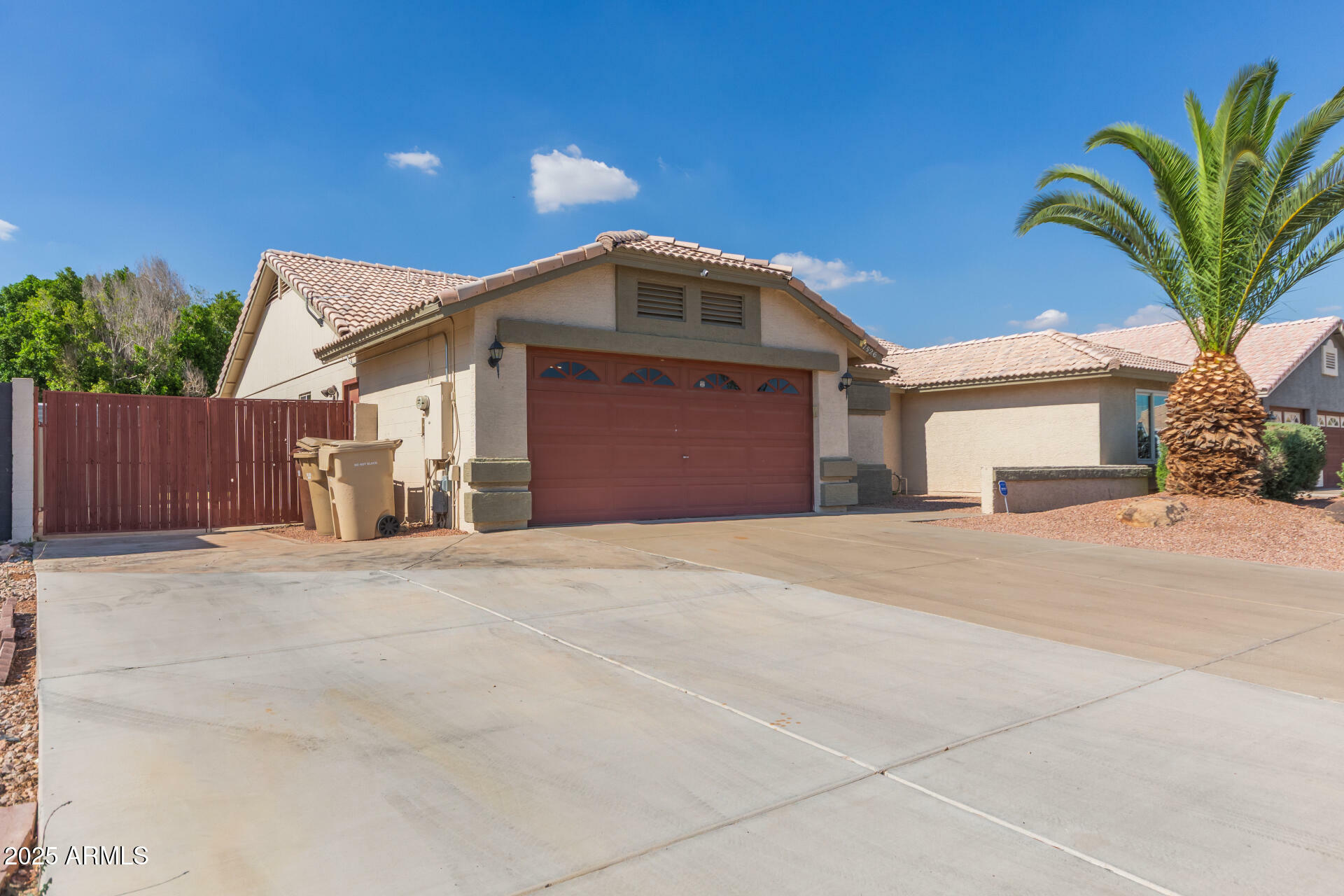 Property Photo: 7526 W Windrose Drive AZ 85381