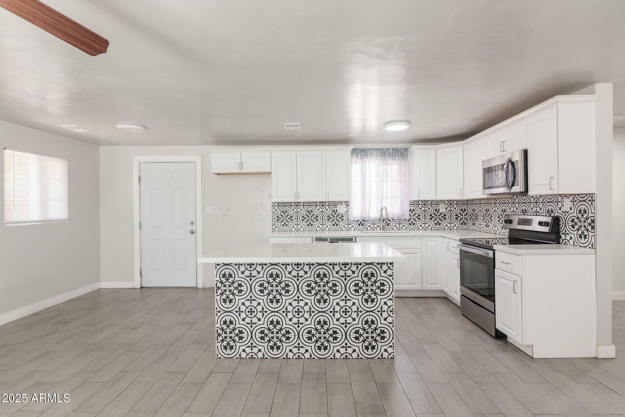 Property Photo: 240 N Monte Vista Street AZ 85225