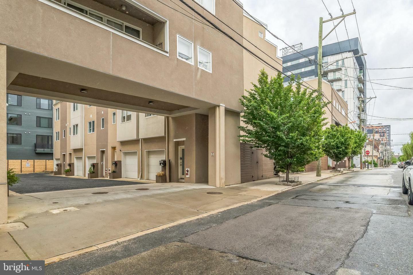 Property Photo:  211 Brown Street 15  PA 19123 