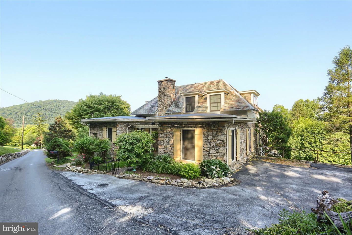 Property Photo:  7 Hillside Road  PA 17018 