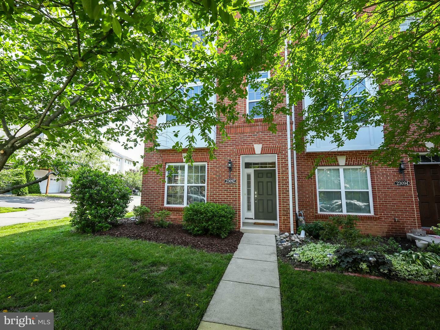 Property Photo: 23092 Sunbury Street VA 20148