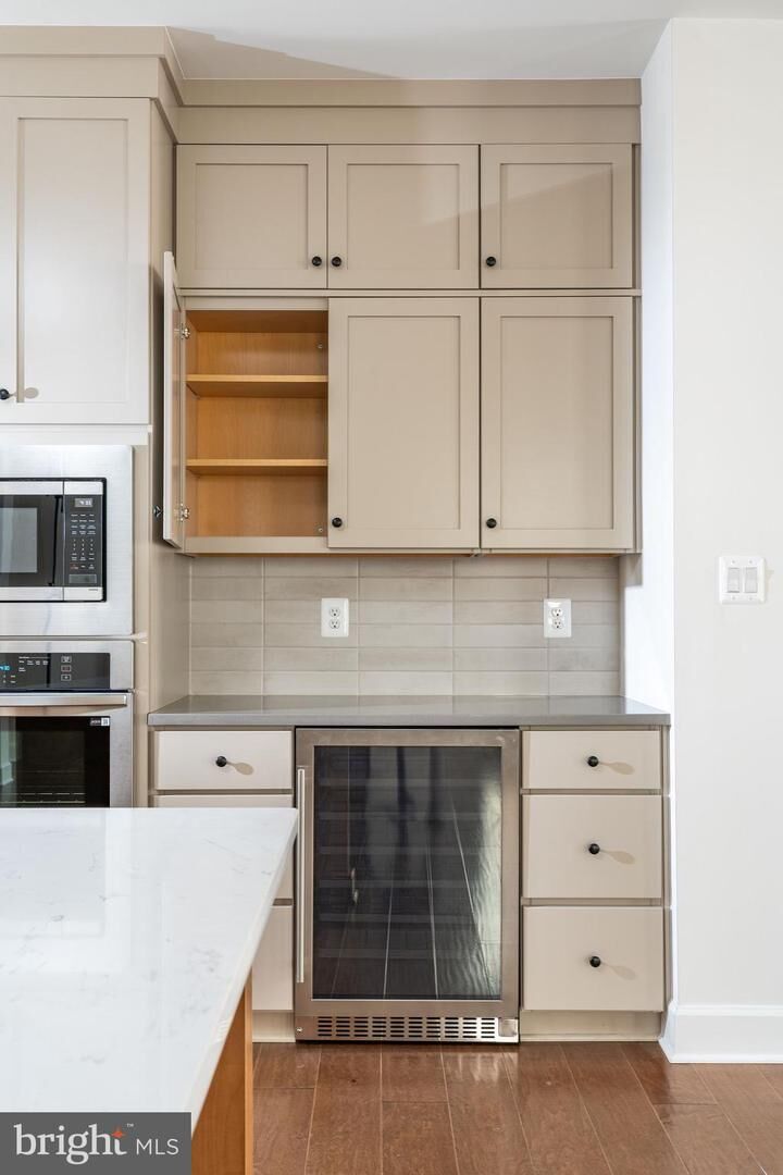 Property Photo:  43089 Greeley Square  VA 20148 